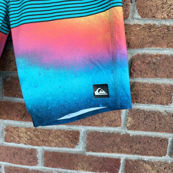 Quiksilver Trunks Boardshorts * Size 30 * Blue Pink Orange - Picture 3 of 8